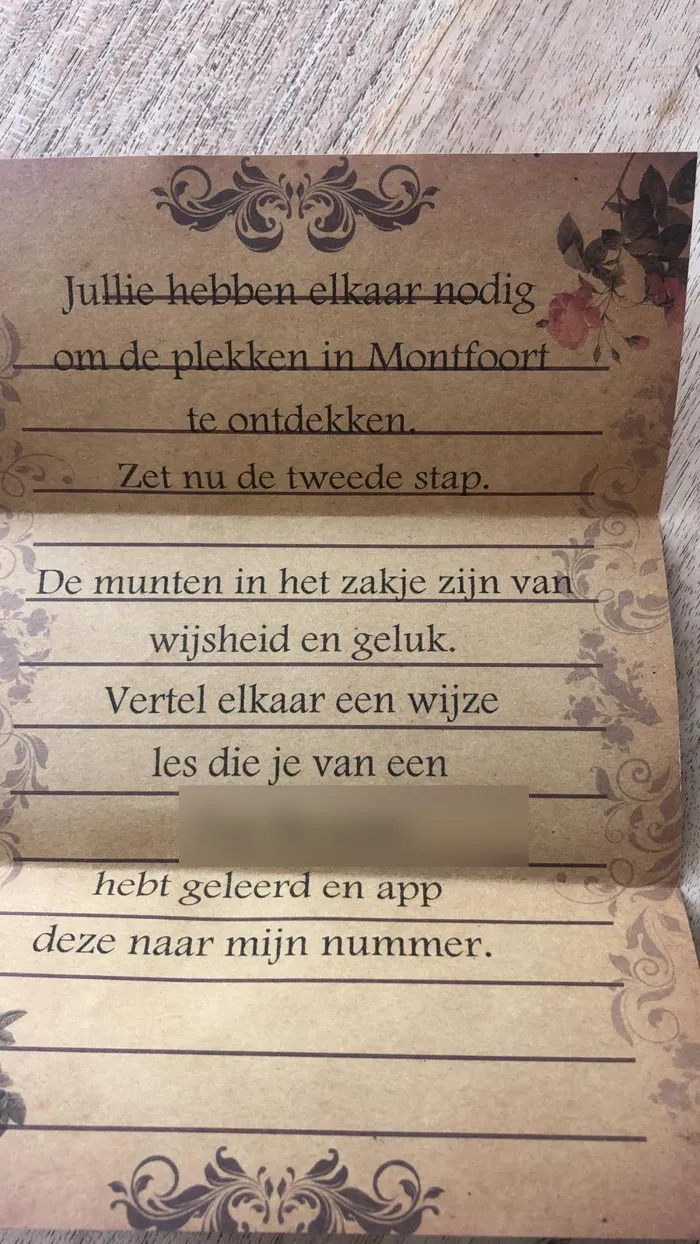 Een brief op oud papier over de munten van wijsheid en geluk